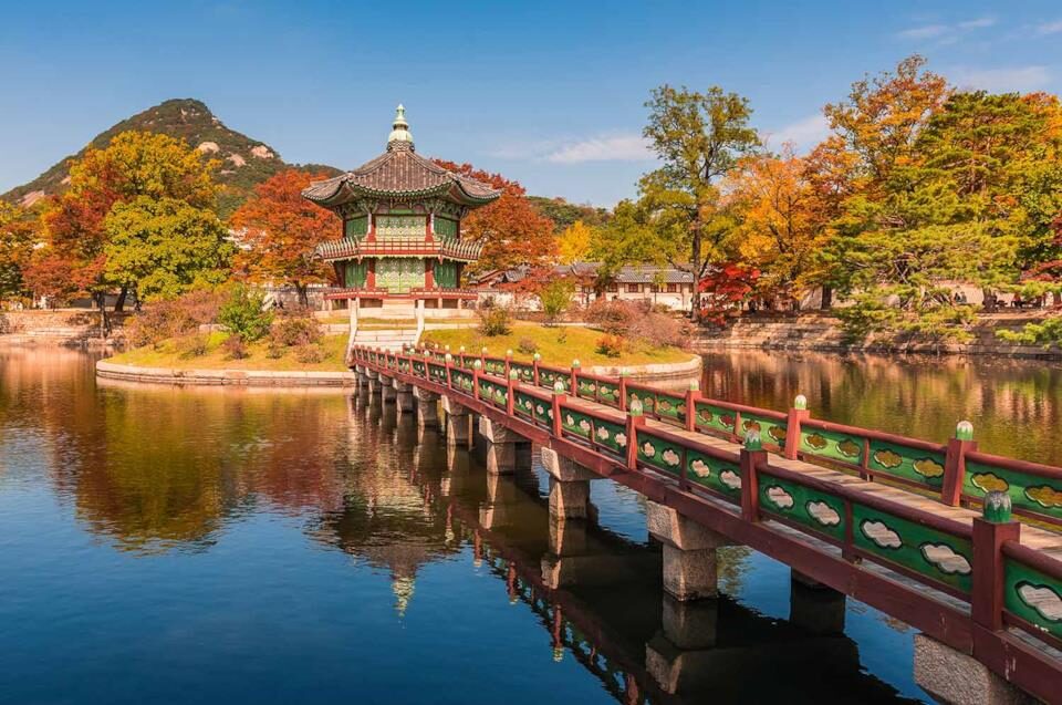 {{gift_trip.photos.korea_alt}}